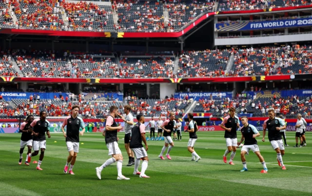 Jugadores de España en el calentamiento