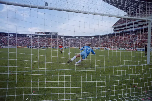Un cobro de penalti en el partido España vs. Bélgica de 1986