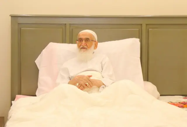 حسین نوری همدانی