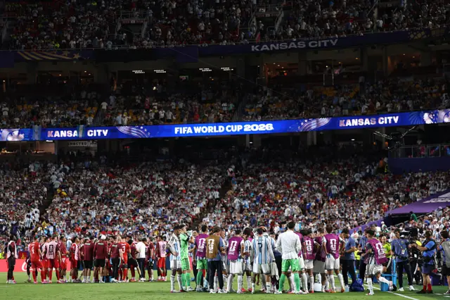Jugadores descansan tras el final del tiempo regular
