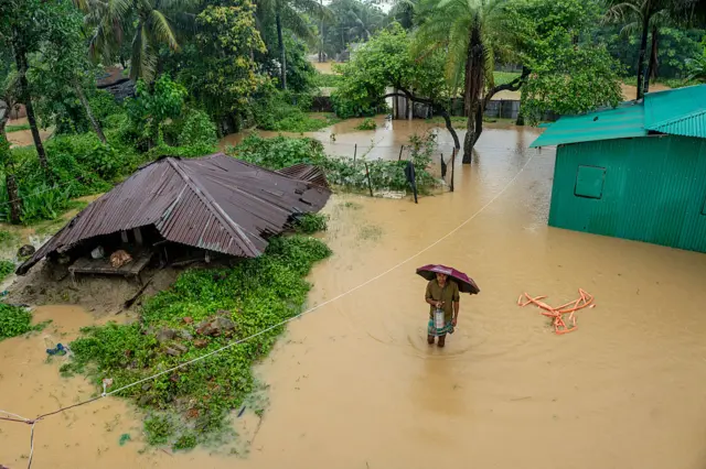 চট্টগ্রামের বাঁশখালিতে আকস্মিক বন্যা পরিস্থিতি তৈরি হয়েছে