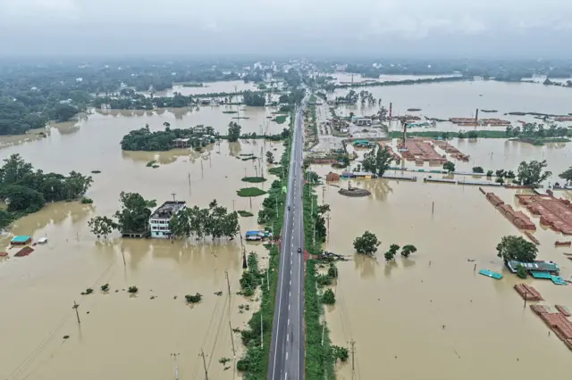 চট্টগ্রাম-কক্সবাজার সড়টি ডুবে গেছে টানা ভারী বর্ষণে - শনিবারের ছবি