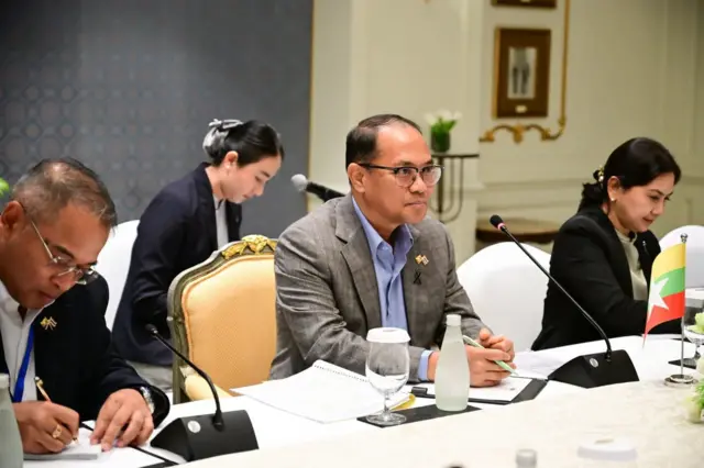 ဇူလိုင် ၁၂ ရက်က ထိုင်းက မြန်မာ့အရေးအလွတ်သဘောဆွေးနွေးပွဲမှာတွေ့ရတဲ့ နေပြည်တော်နိုင်ငံခြားရေးဝန်ကြီး ဦးတင်မောင်ဆွေ