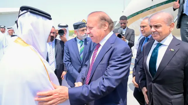 وزیرِ اعظم شہباز شریف اور نواز شریف ایک روزہ دورے پر قطر پہنچ گئے