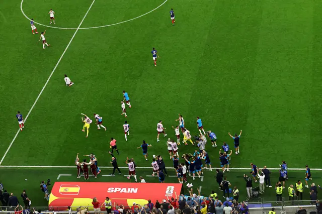 Espanha é a primeira finalista da Copa