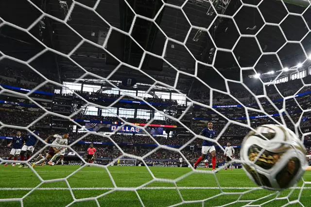 Espanha amplia contra a França na semifinal da Copa