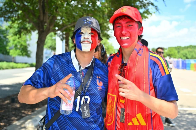 Hinchas de Francia y España