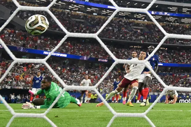 El gol de Porro desde la portería