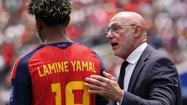 Yamal e De La Fuente em partida da Copa