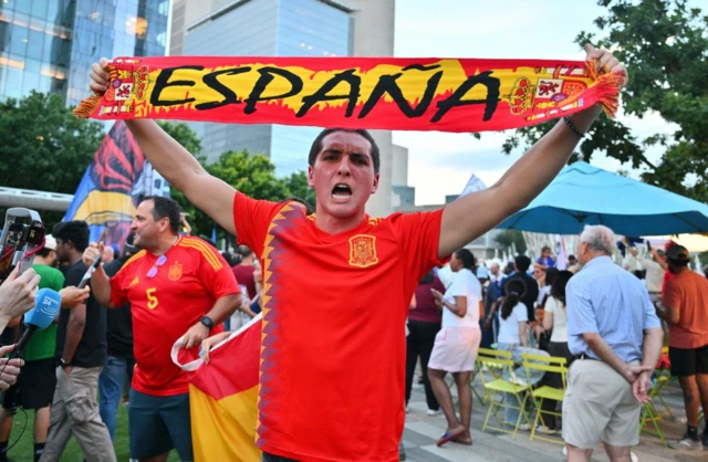 Magoya bayan Spain