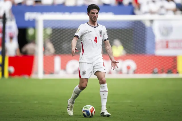 لاعب الوسط الإنجليزي ديكلان رايس خلال المباراة أمام النرويج في ربع نهائي كأس العالم لكرة القدم 2026