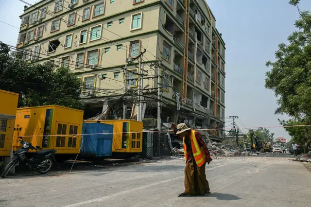 ၂၀၂၅ ခုနှစ်၊ မတ်လ ၂၈ ရက်က ငလျင်ဒဏ်ခံခဲ့ရတဲ့ Sky Villa အဆောက်အဦး (ပုံဟောင်း)