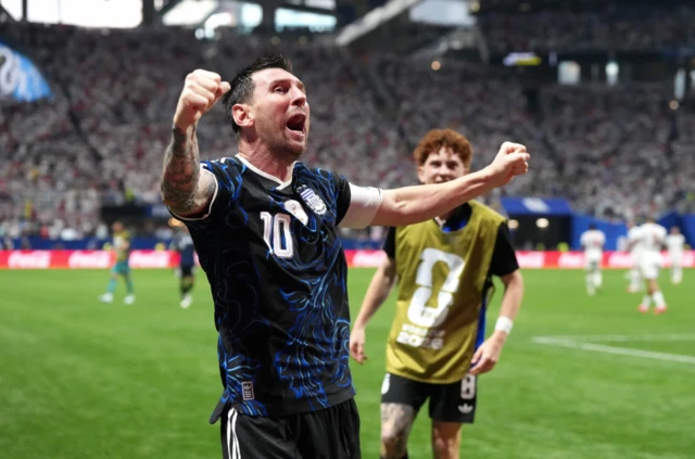 Messi celebra