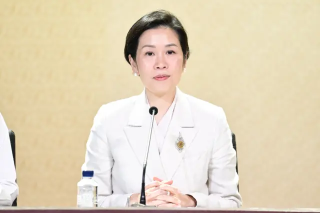 ထိုင်းအစိုးရအစည်းအဝေးအပြီး သတင်းစာရှင်းလင်းပွဲမှာ တွေ့ရတဲ့ ထိုင်းအစိုးရ ပြောခွင့်ရသူ (ပုံဟောင်း)