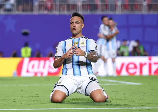 Lautaro Martínez celebra su gol