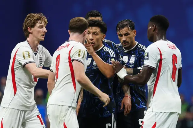 Jogadores discutindo