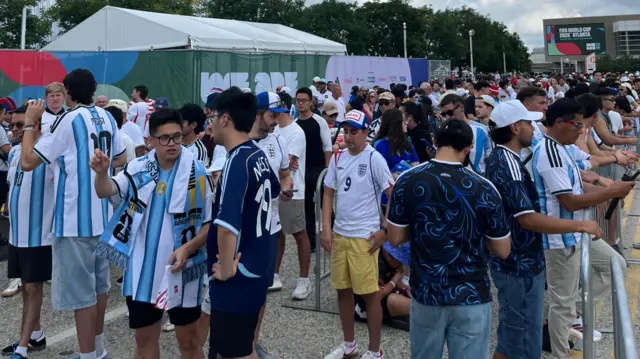 Aficionados de Inglaterra y Argentina