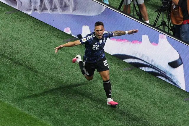 Lautaro Martínez celebra su gol