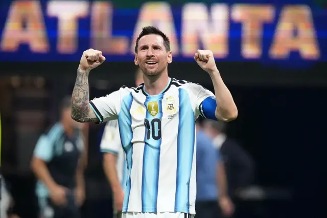 Lionel Messi celebrando