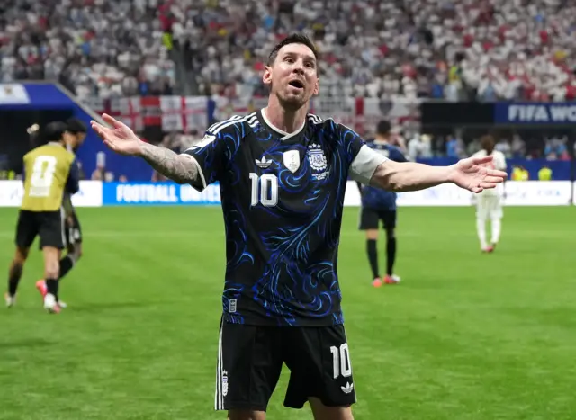 الأرجنتيني ليونيل ميسي يحرز جائزة أفضل لاعب في المباراة
