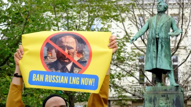 Требования ввести санкции против российского сжиженного газа звучат с момента вторжения России в Украину. Но пока и ЕС покупает, и европейские перевозчики возят российский СПГ