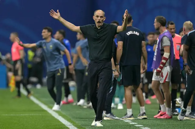 Tuchel agita los brazos con frustración