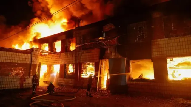 Umuriro mu nyubakwa ya Kyiv