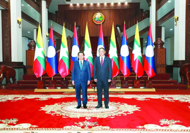 လာအိုနိုင်ငံကို သွားရောက်ခဲ့ချိန်က တွေ့ရတဲ့ ဦးမင်းအောင်လှိုင်နဲ့ လာအိုနိုင်ငံ ဝန်ကြီးချုပ်