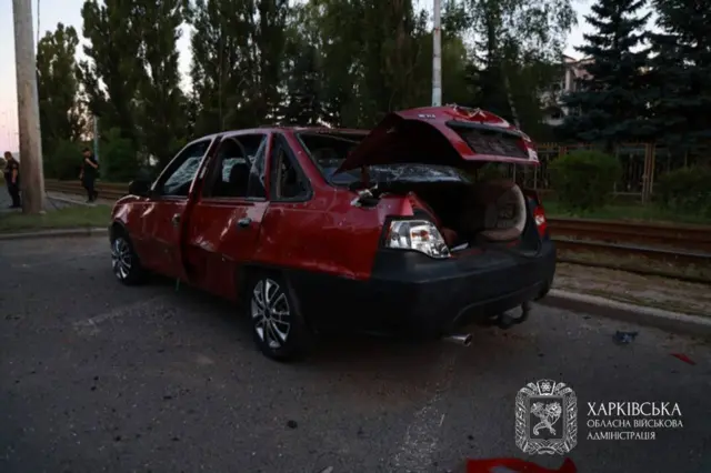 Помимо зданий по удар попали автомобили
