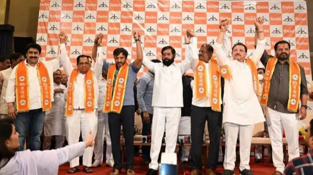शिवसेना (यूबीटी) के छह बाग़ी सांसदों को शिंदे गुट में शामिल होने की मंजूरी