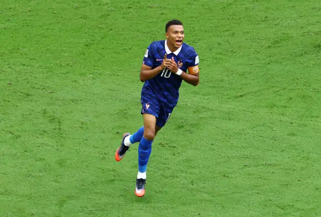 كيليان مبابي يصبح الهداف التاريخي لكأس العالم برصيد 22 هدفاً