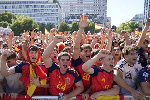 Finale de la Coupe du monde entre l'Espagne et l'Argentine dans la fan zone de la place Colón à Madrid