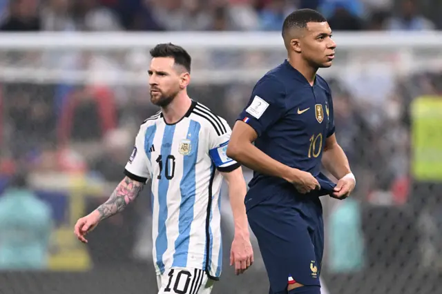 Lionel Messi y Kylian Mbappé