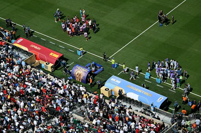 Los equipos en la pausa