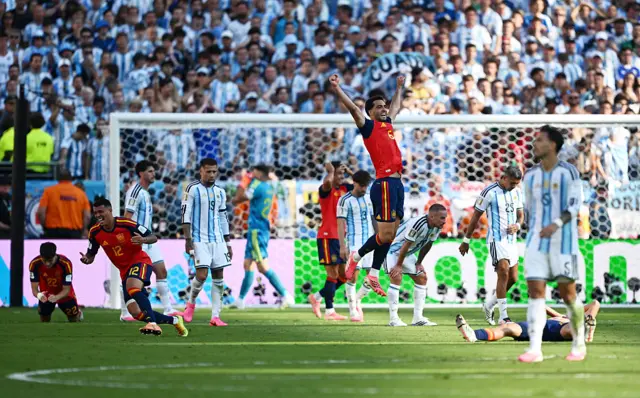 Españoles celebran el triunfo