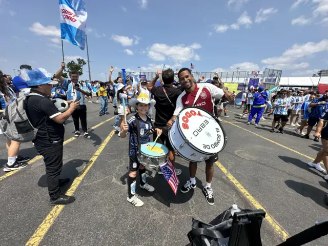 Ambiance en dehors du stade de la finale.