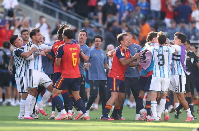 Jugadores se enfrentan