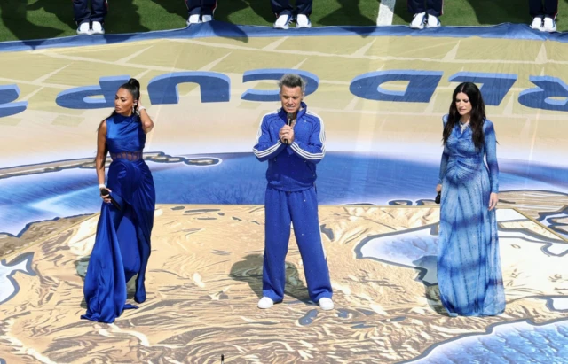 Robie Williams, Nicole Scherzinger y Laura Pausini.