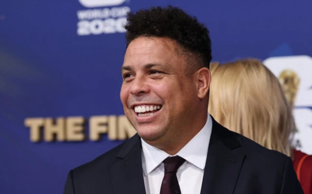 L'ancien footballeur brésilien Ronaldo arrive