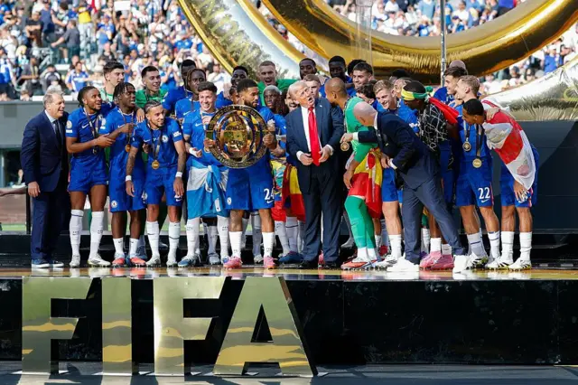 Chelsea festeja o troféu