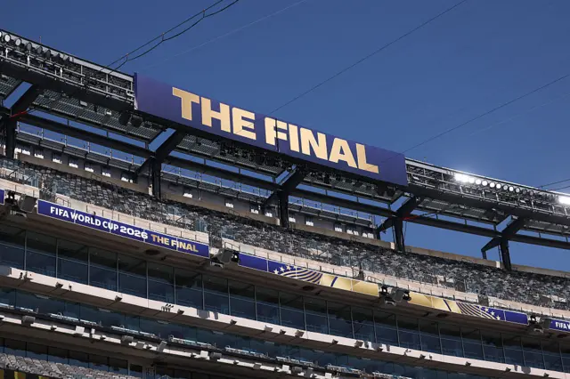 Vue générale de la signalétique de la finale de la Coupe du Monde de la FIFA 2026 au New York New Jersey Stadium avant la finale de la Coupe du Monde de la FIFA 2026 le 17 juillet 2026 à New York.