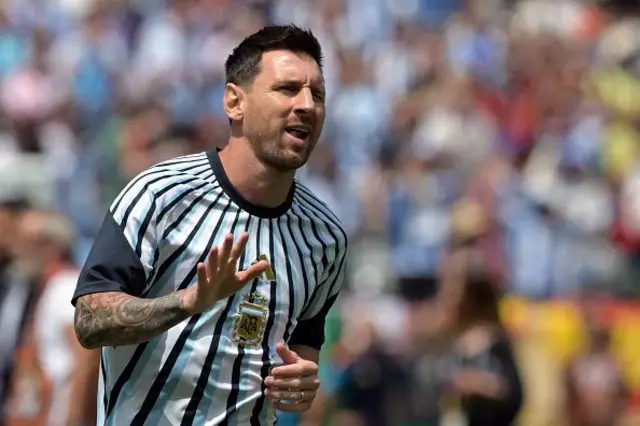 Lionel Messi s'échauffe