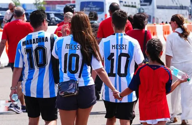 Les fans se rassemblent