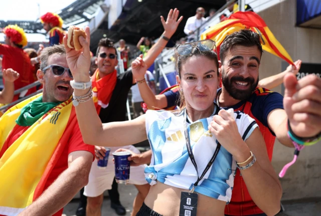 Hinchas en la tribuna