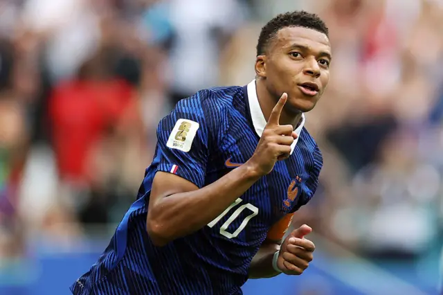 Kylian Mbappé celebra un gol