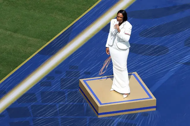 Jennifer Hudson cantando