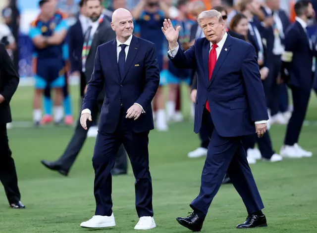 Trump ao lado de Infantino