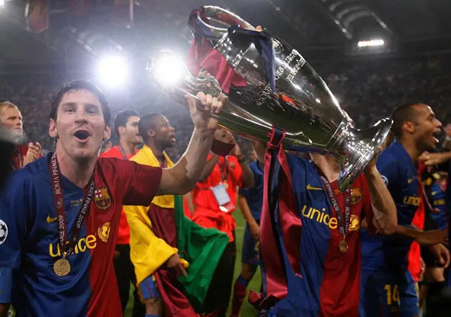 Lionel Messi et le trophée de la Ligue des champions de Barcelone