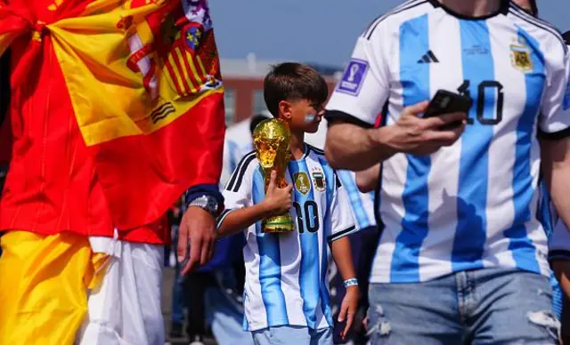 Les fans se rassemblent