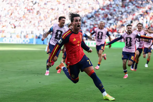 Ferran Torres comemorando gol